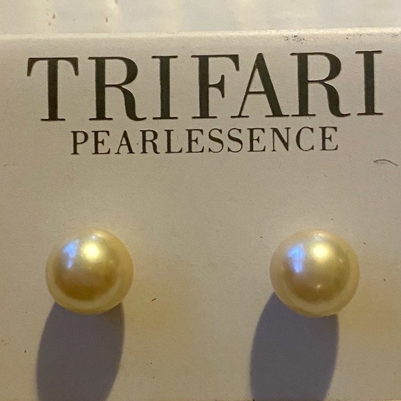 Trifari Pearl 10mm Stud Earrings NEW